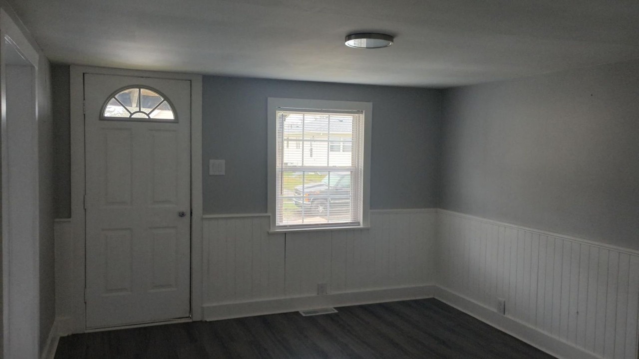 399 N 10th St - Photo 2 of 10