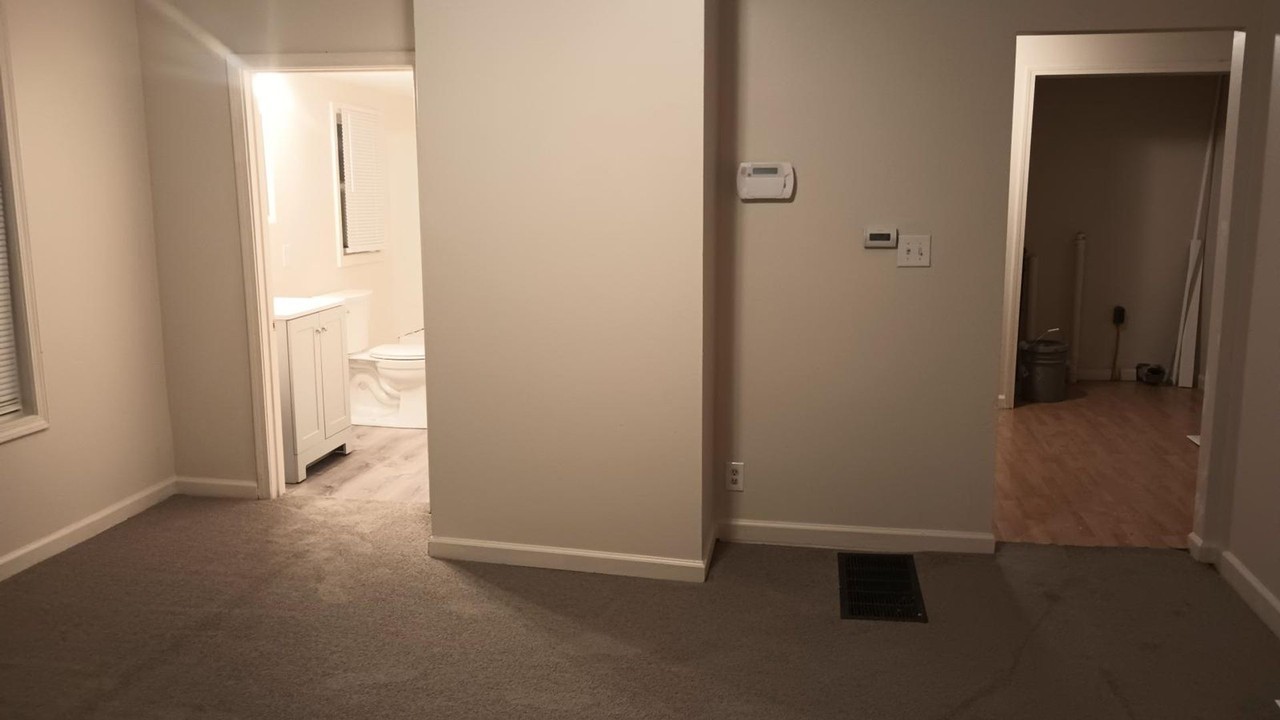 241 Jefferson St - Photo 4 of 18