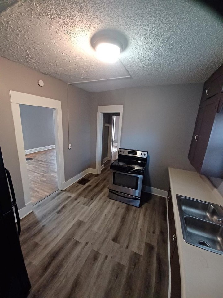 1412 Sw Fillmore St - Photo 5 of 38
