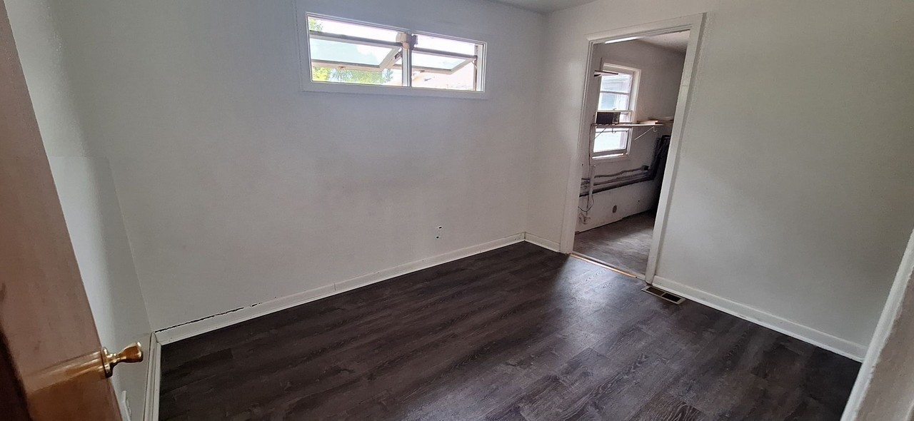 255 Se Bridgeway Ave - Photo 4 of 7