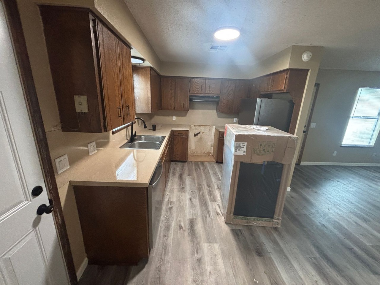 1123 E 5th Ave - Photo 5 of 10