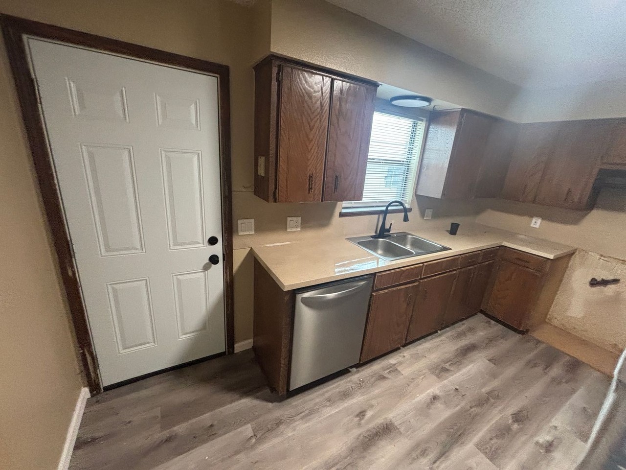 1123 E 5th Ave - Photo 7 of 10