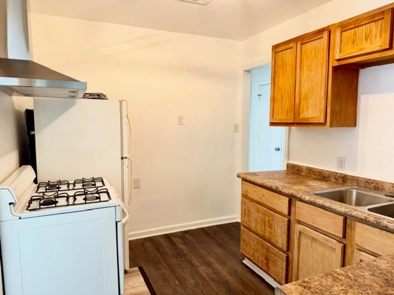 3101 Mckenzie Ave - Photo 4 of 9