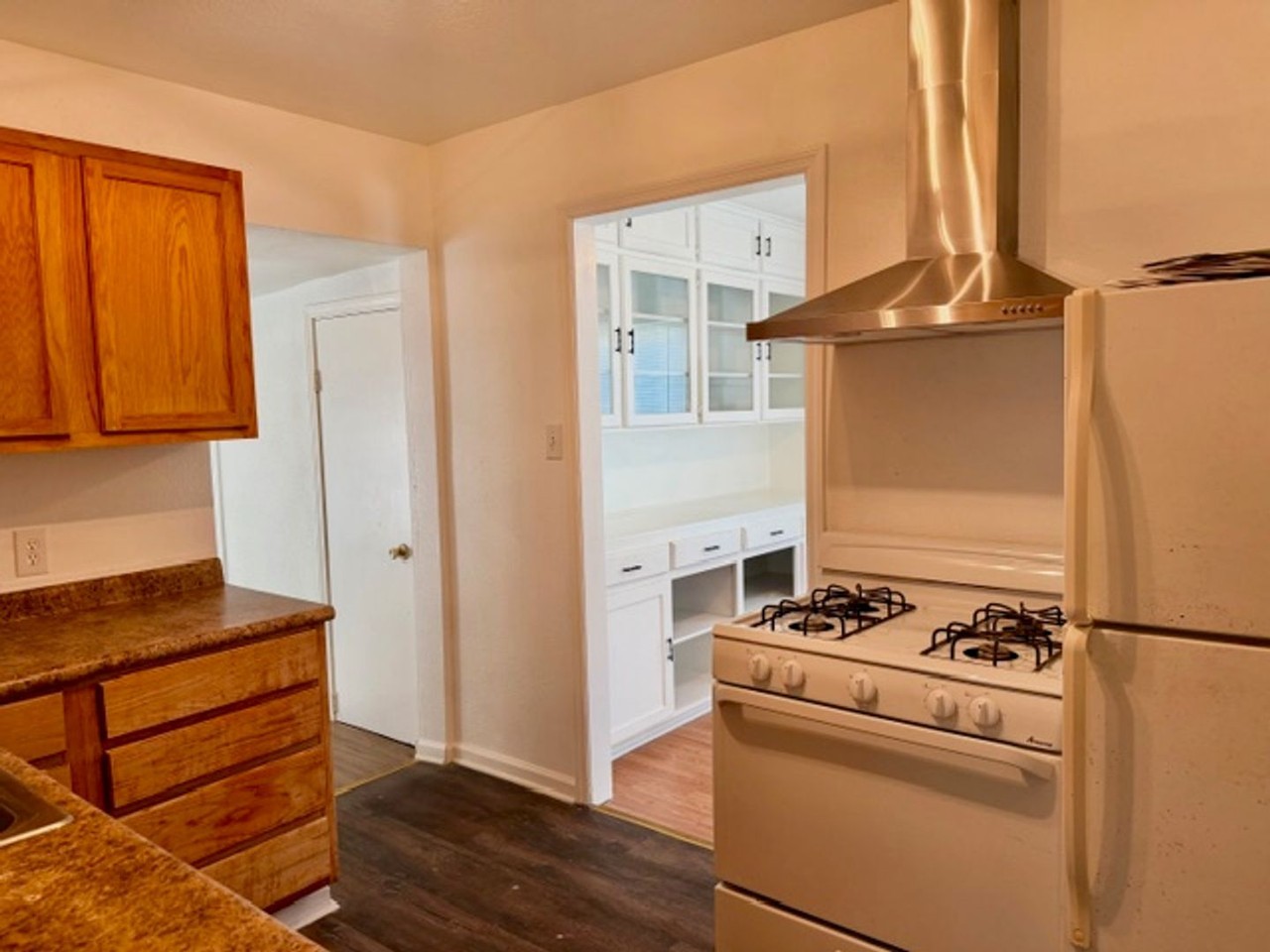 3101 Mckenzie Ave - Photo 5 of 9