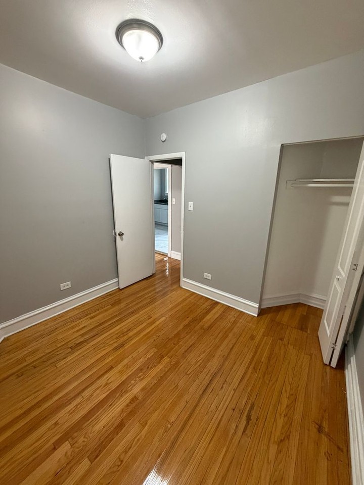 7237-43 S Bennett Ave - Photo 2 of 15