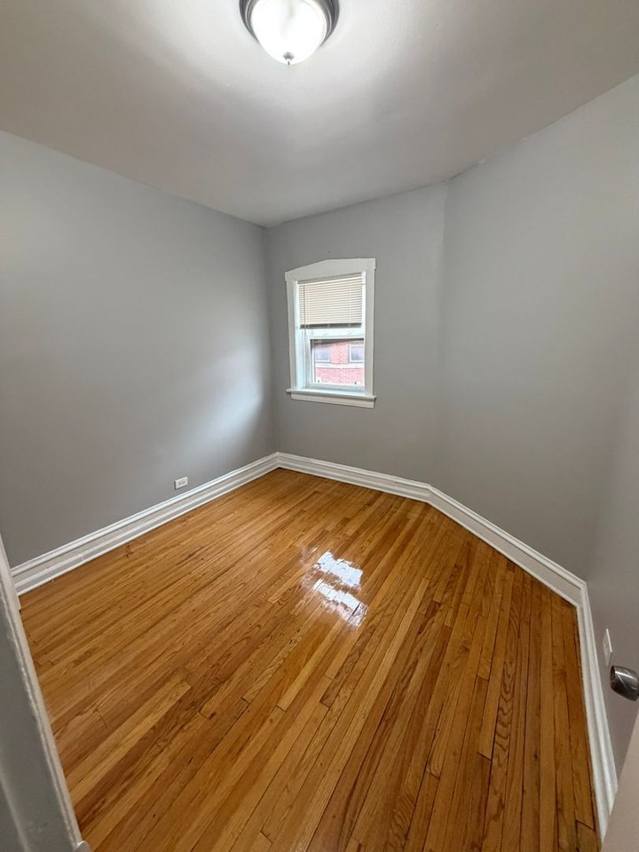 7237-43 S Bennett Ave - Photo 3 of 15