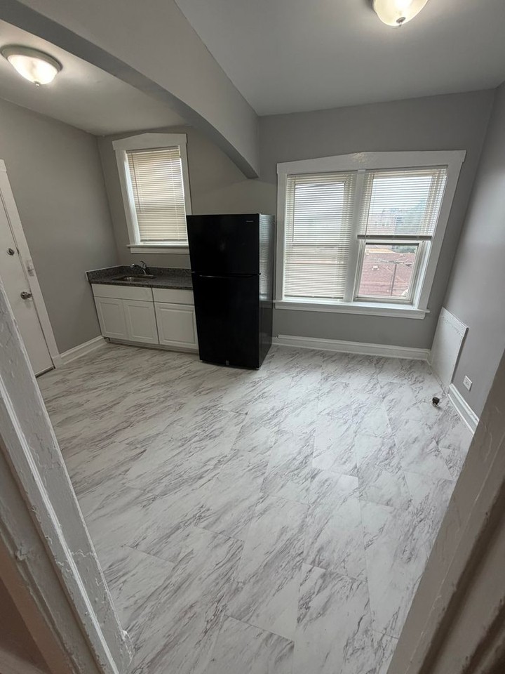 7237-43 S Bennett Ave - Photo 5 of 15