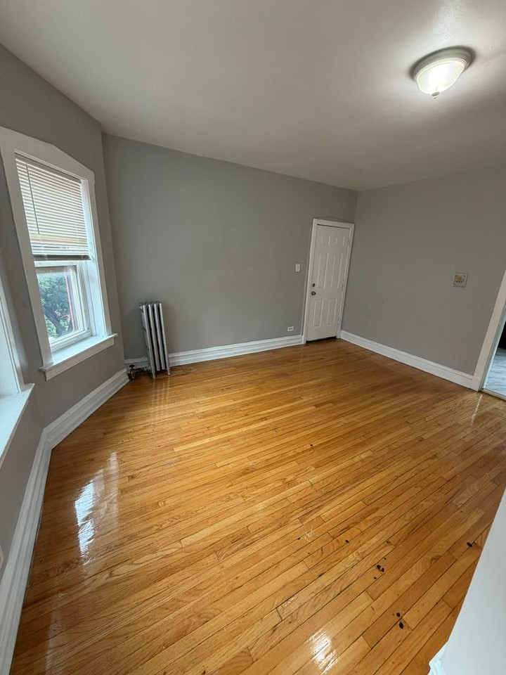 7237-43 S Bennett Ave - Photo 6 of 15