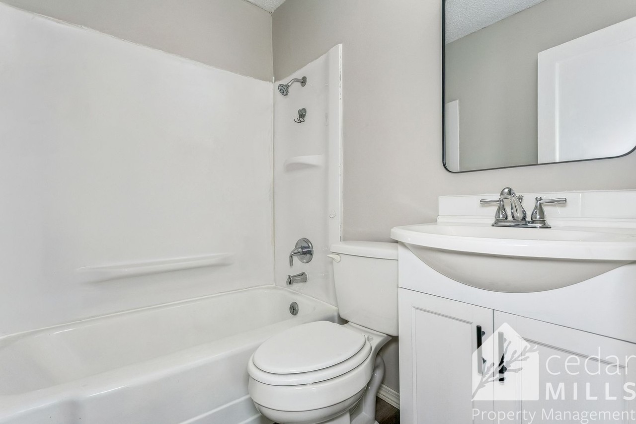 2517 S Victoria Ave - Photo 5 of 15