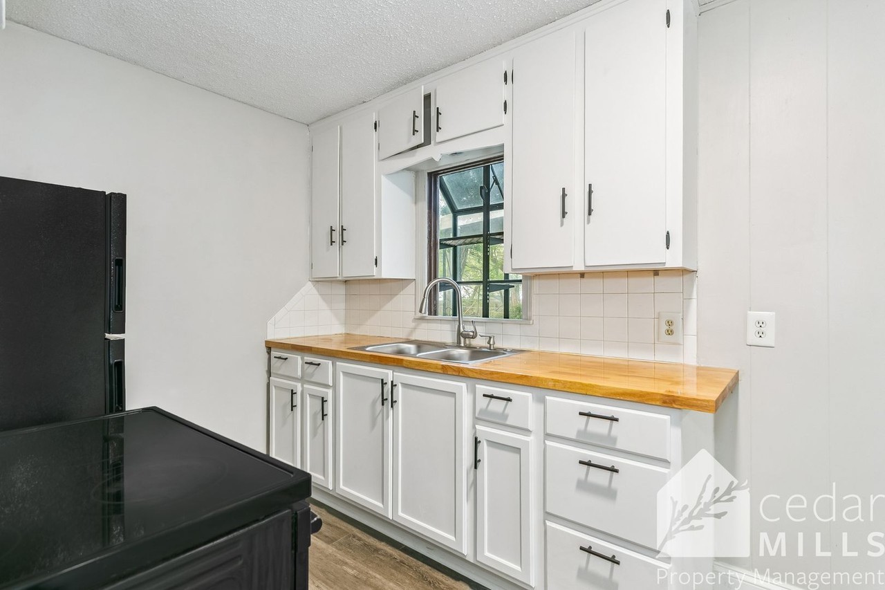 2517 S Victoria Ave - Photo 7 of 15
