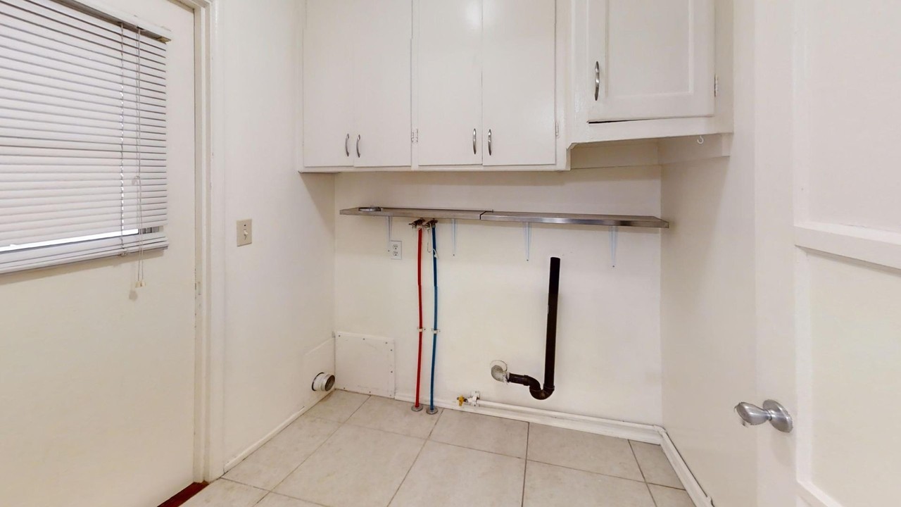 364 N Harwood St - Photo 4 of 11