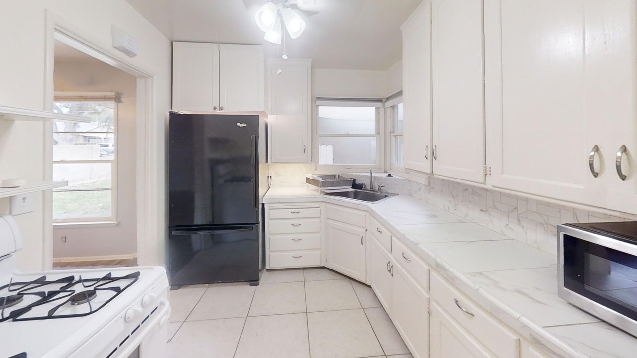 364 N Harwood St - Photo 5 of 11