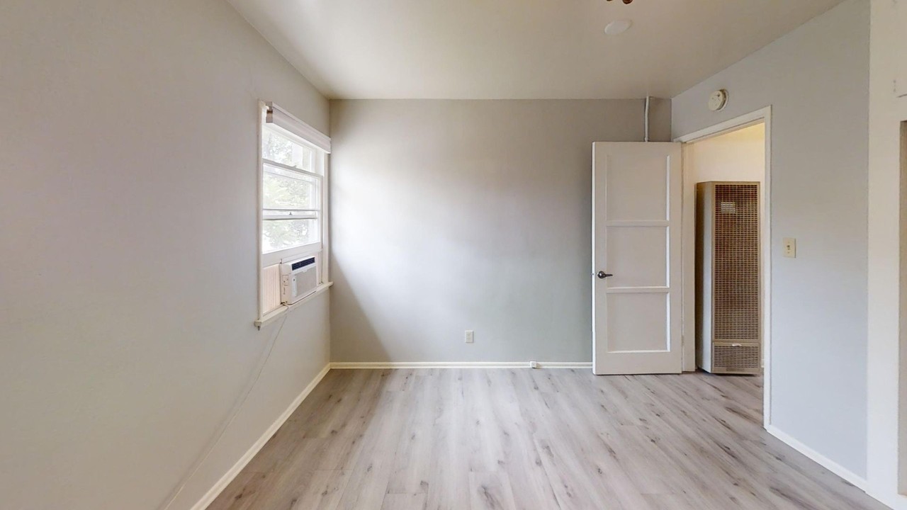 364 N Harwood St - Photo 7 of 11