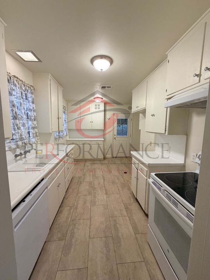 2604 Corto St - Photo 5 of 18