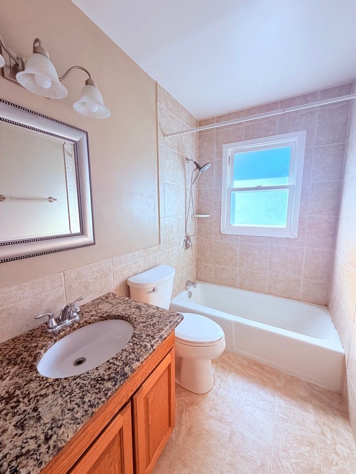 423 N High St - Photo 2 of 8