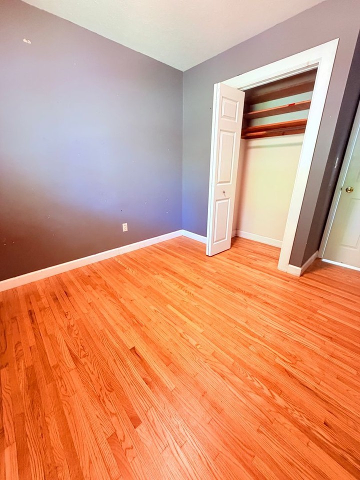 423 N High St - Photo 5 of 8