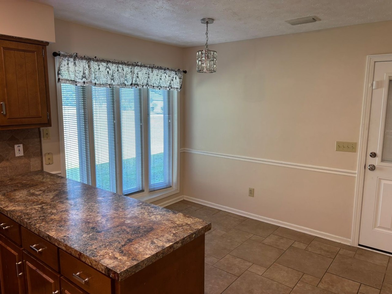 3527 Marriott Dr - Photo 7 of 18