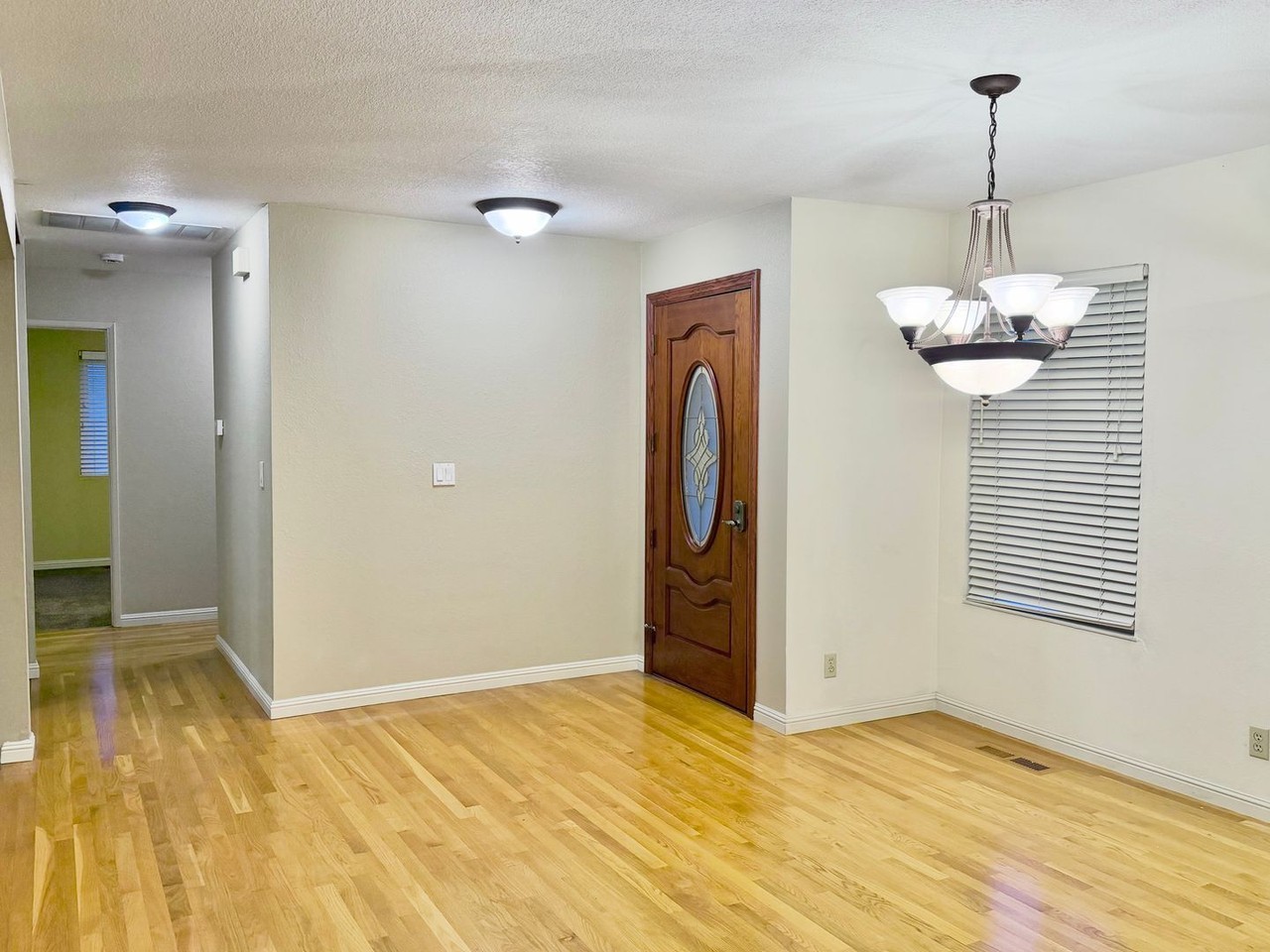 3291 Curtis Cir - Photo 4 of 43