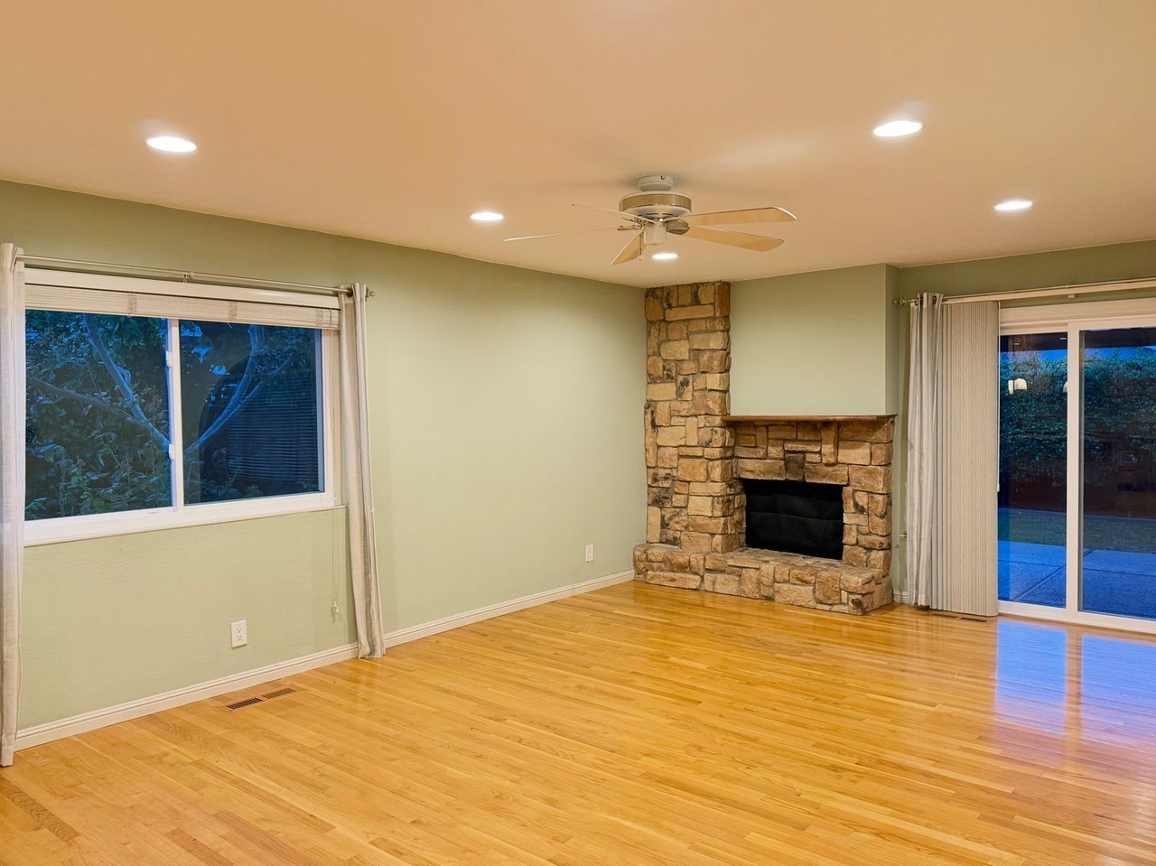 3291 Curtis Cir - Photo 5 of 43