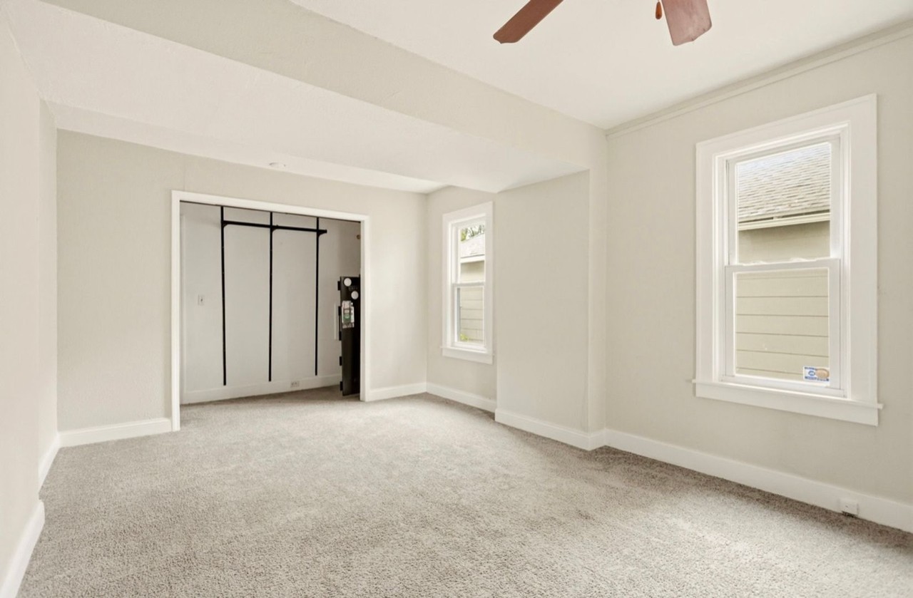 2129 N Clinton St - Photo 5 of 19