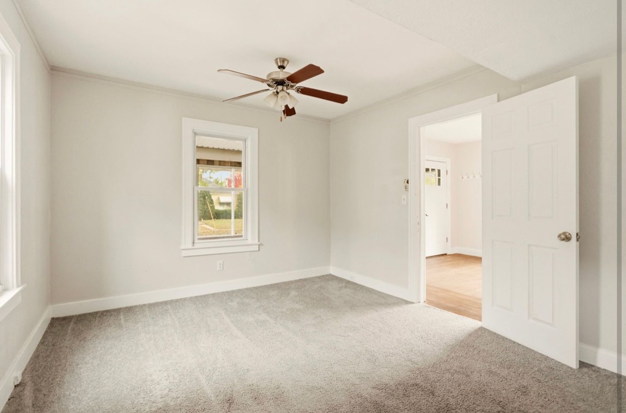 2129 N Clinton St - Photo 6 of 19