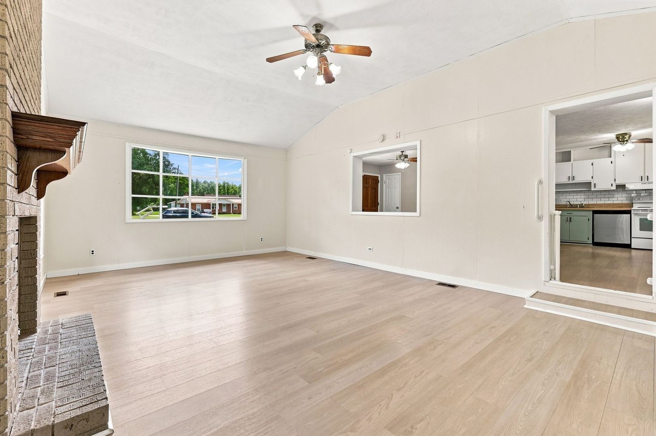 3229 Sunnyside School Rd - Photo 4 of 31