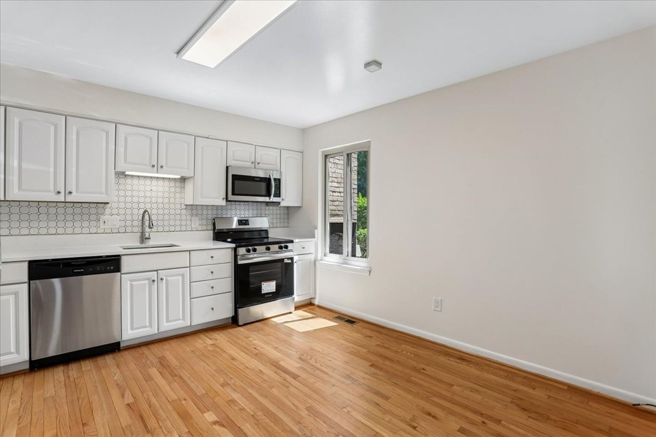 12234 Greenleaf Ave - Photo 4 of 43