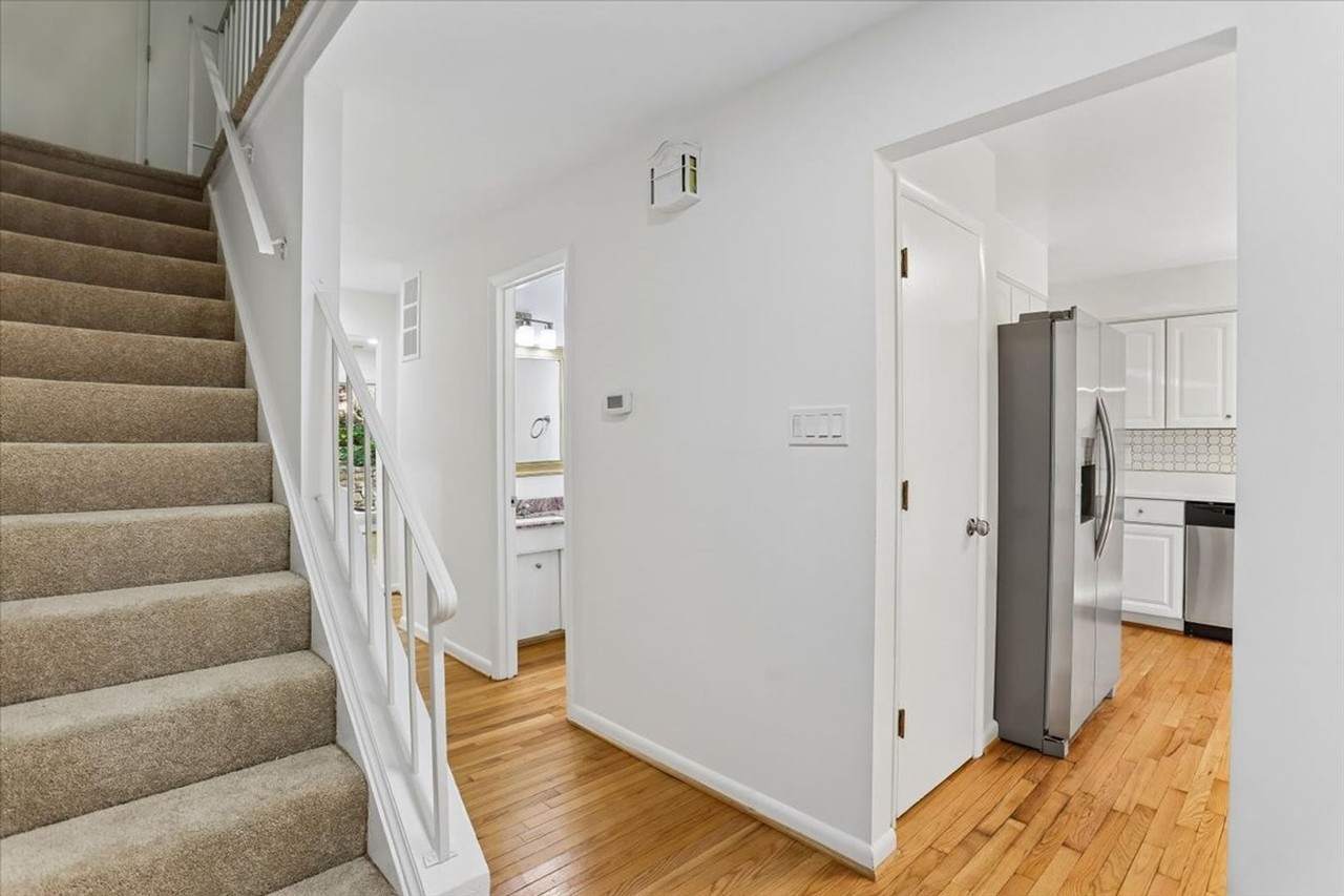 12234 Greenleaf Ave - Photo 7 of 43