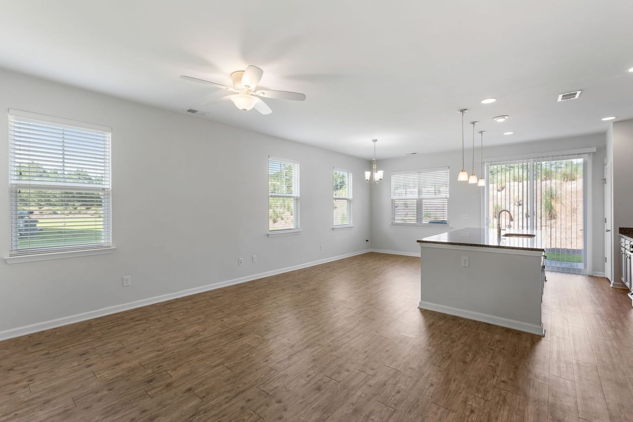121 Wild Holly Dr - Photo 2 of 20