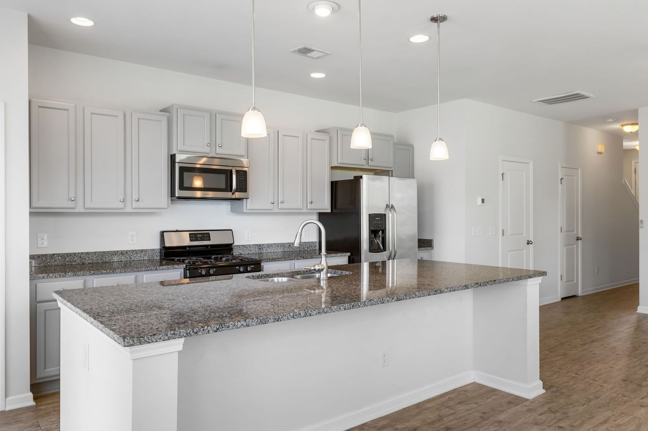 121 Wild Holly Dr - Photo 5 of 20