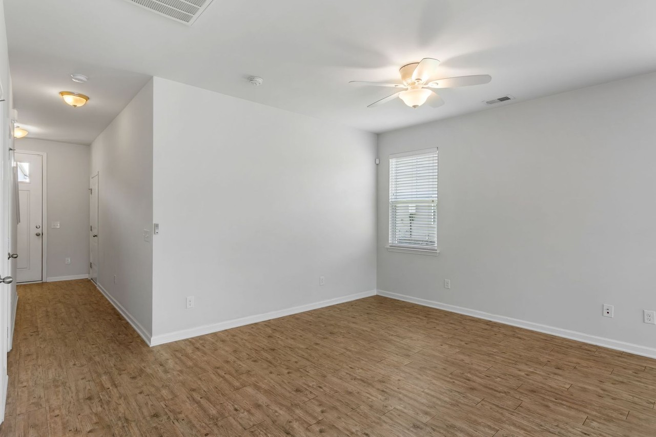 121 Wild Holly Dr - Photo 7 of 20