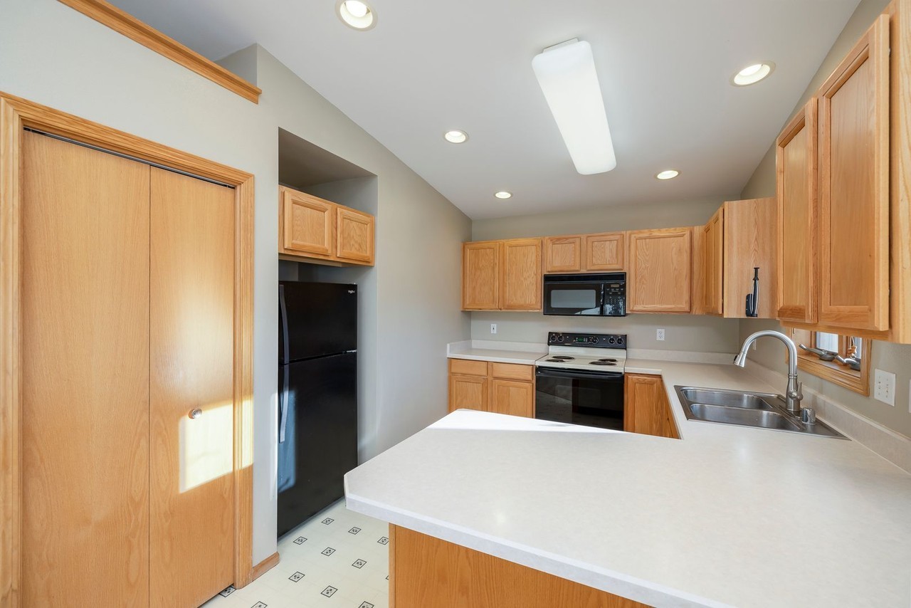 1544 Golden Blvd - Photo 6 of 14