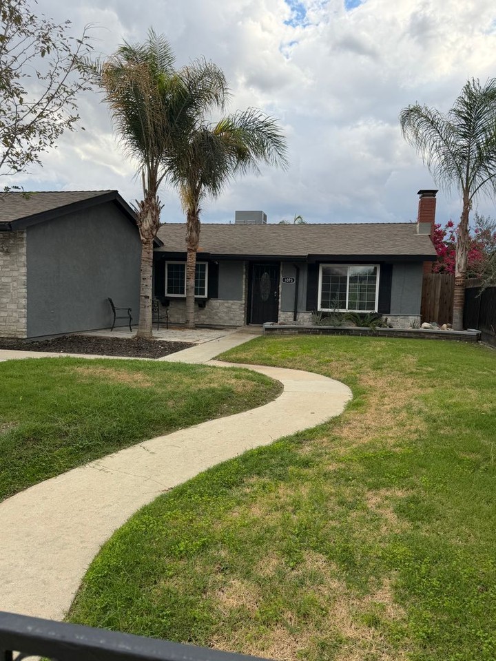 1073 Salem Dr - Photo 3 of 14