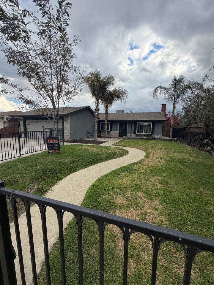 1073 Salem Dr - Photo 4 of 14