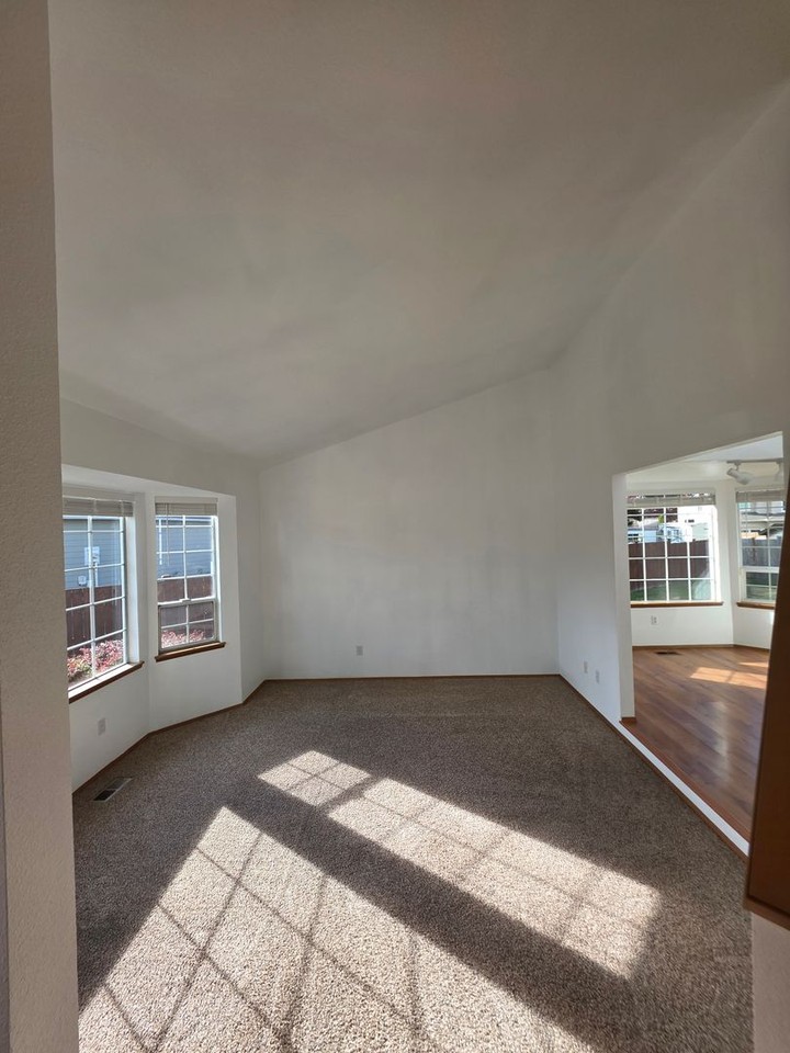 1304 S 234th Pl - Photo 5 of 39