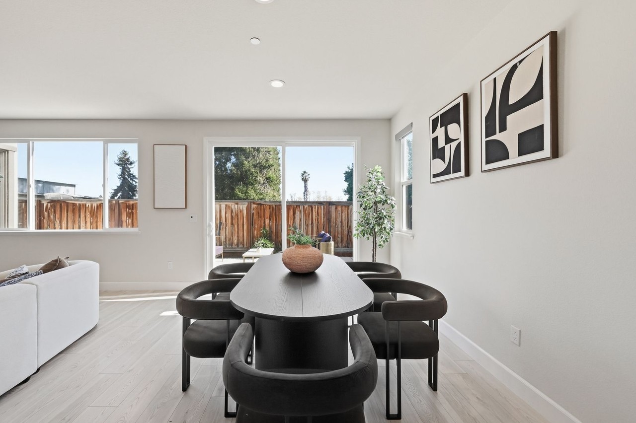 1652 Wonderland Way - Photo 4 of 50