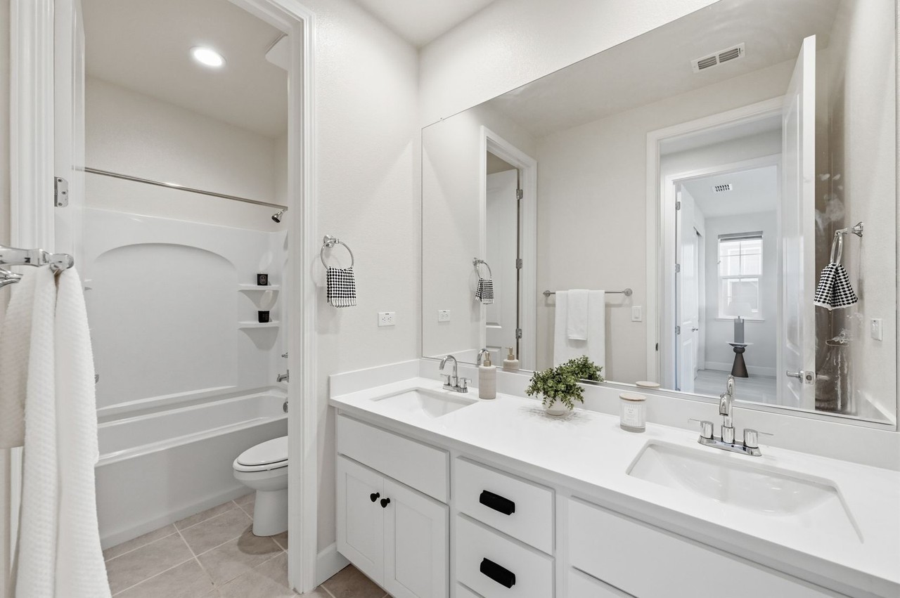 1652 Wonderland Way - Photo 6 of 50
