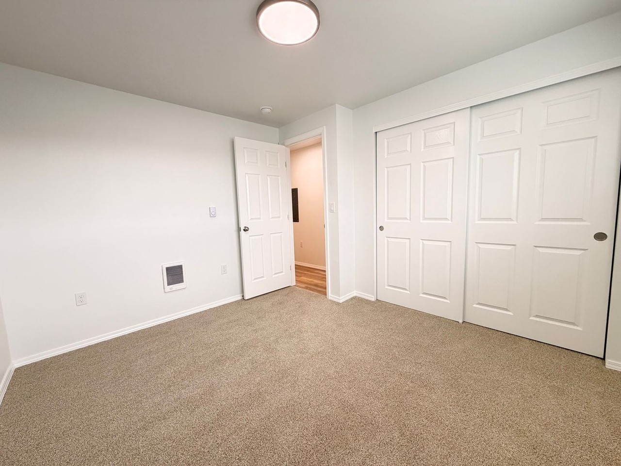 North Gate Manor - Photo 6 of 25