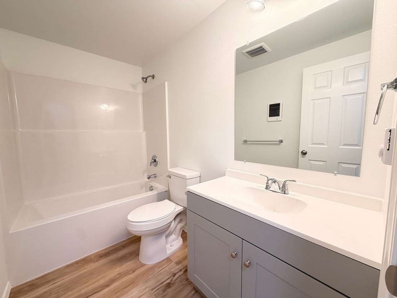 North Gate Manor - Photo 7 of 25