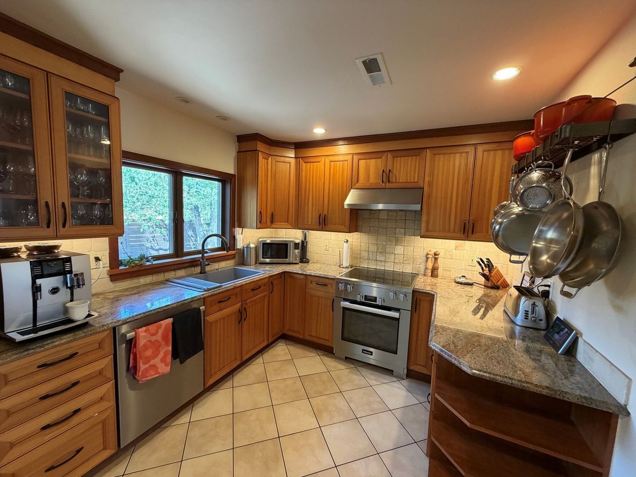 2805 Regis Dr - Photo 3 of 18