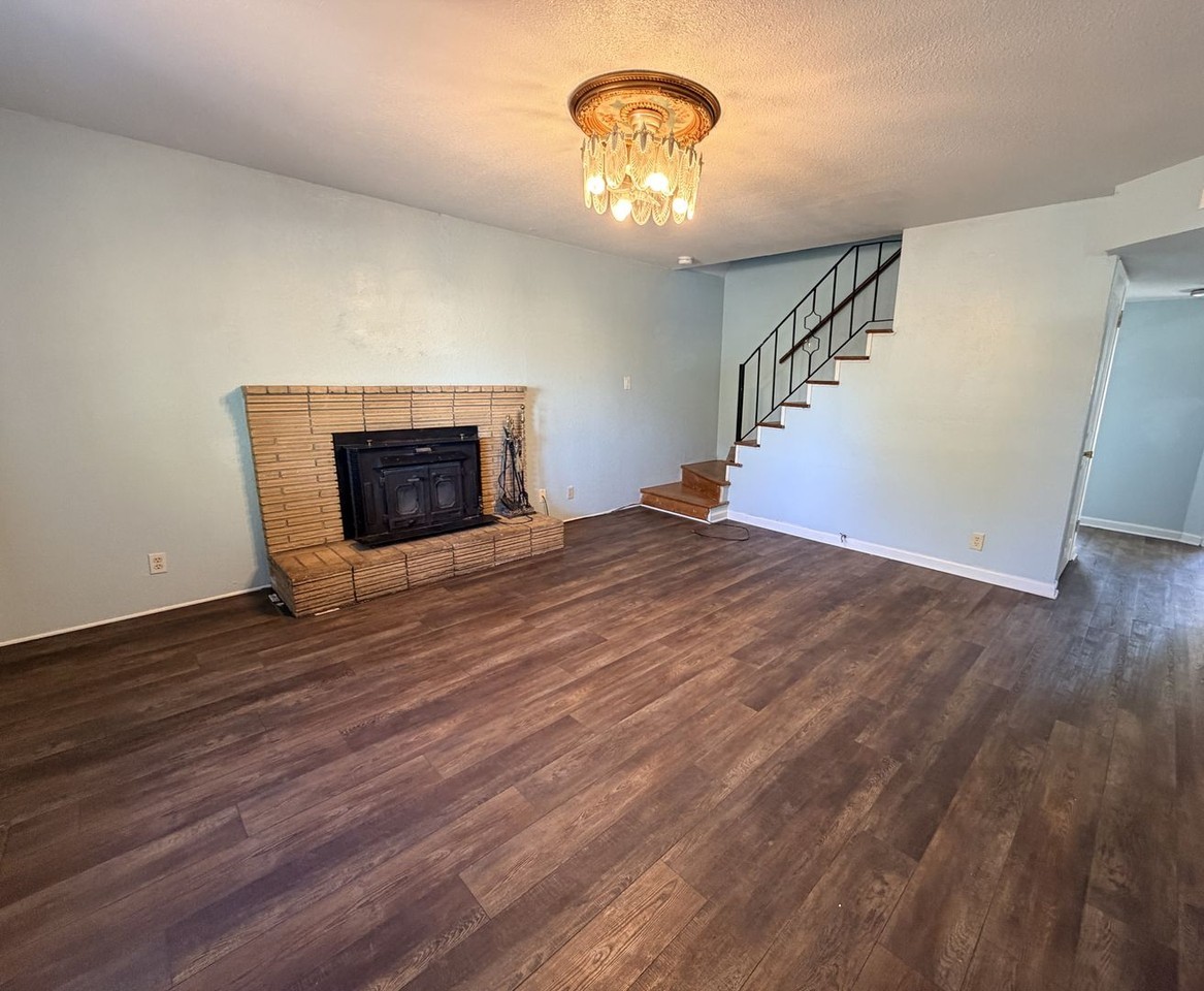 1045 Nyala St - Photo 3 of 30