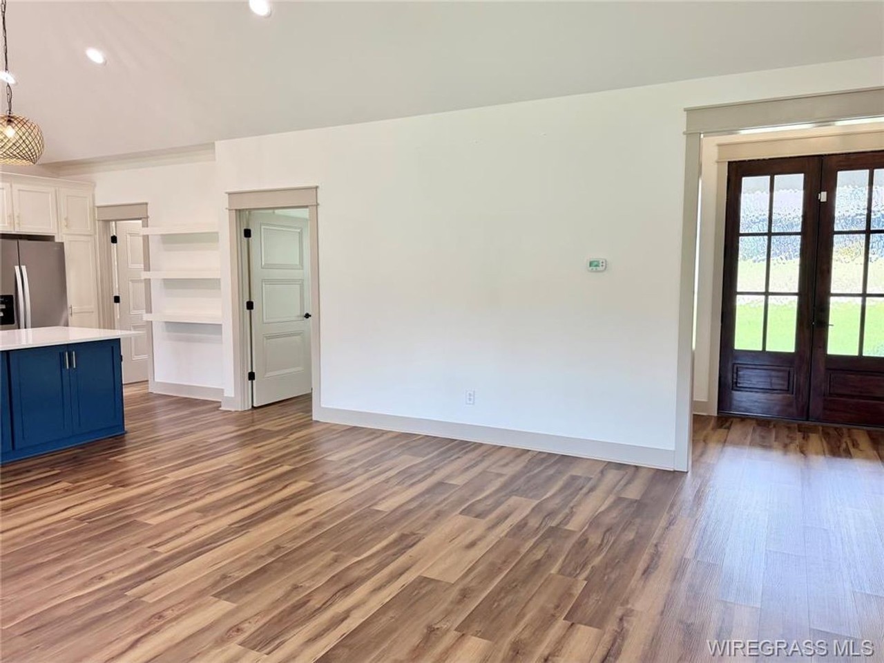 332 Lakes Dr - Photo 2 of 27