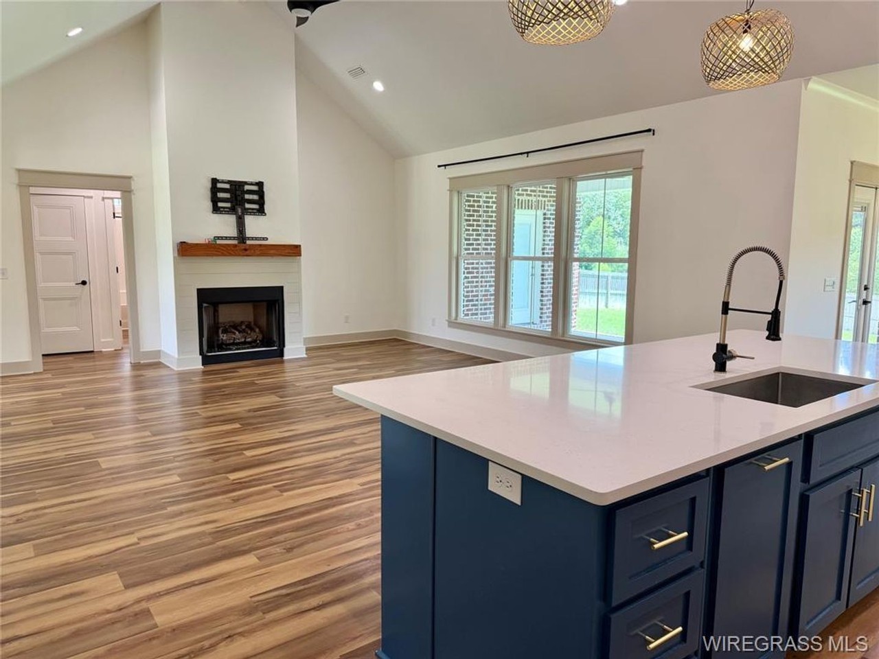 332 Lakes Dr - Photo 7 of 27