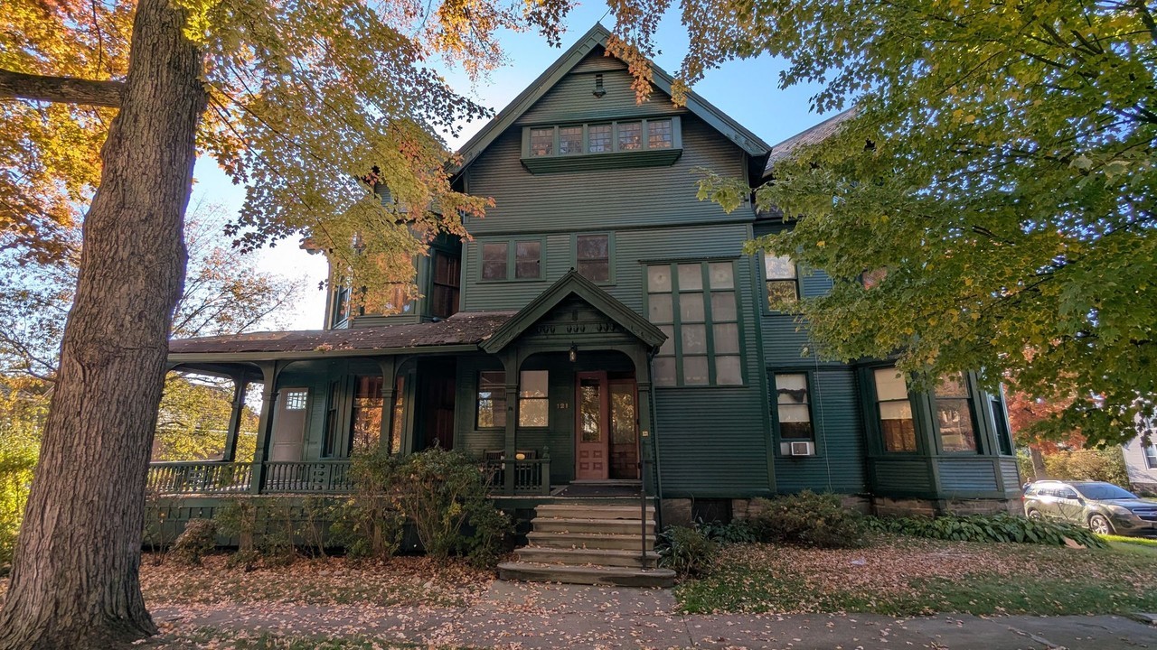 121 4th St Ne
