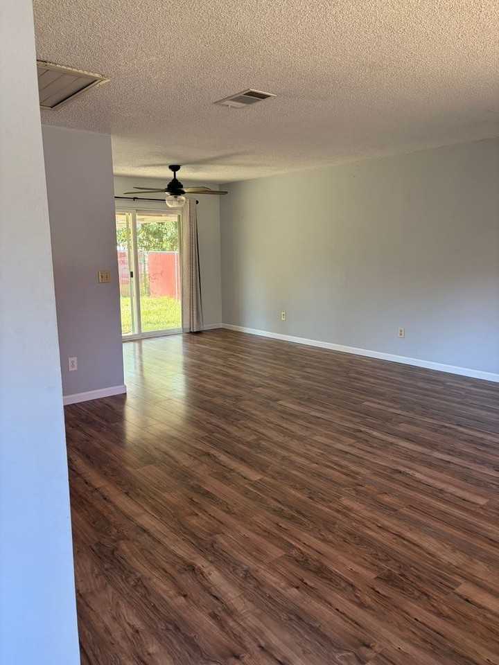 2610 Lupine St - Photo 4 of 16