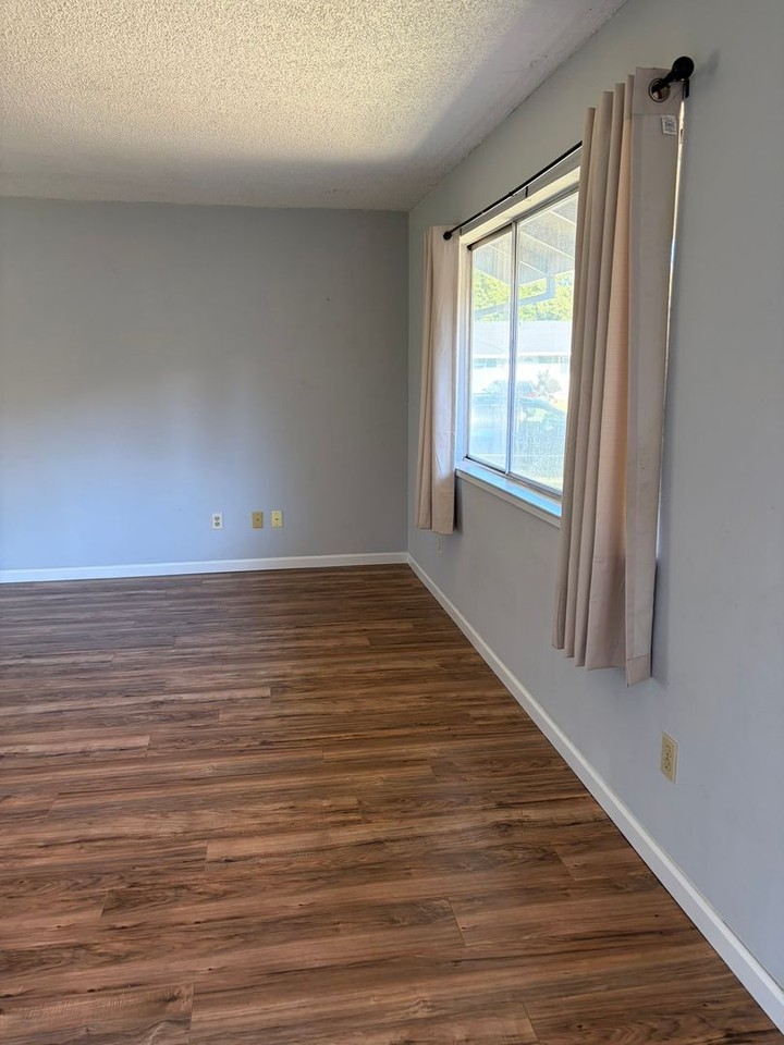 2610 Lupine St - Photo 5 of 16