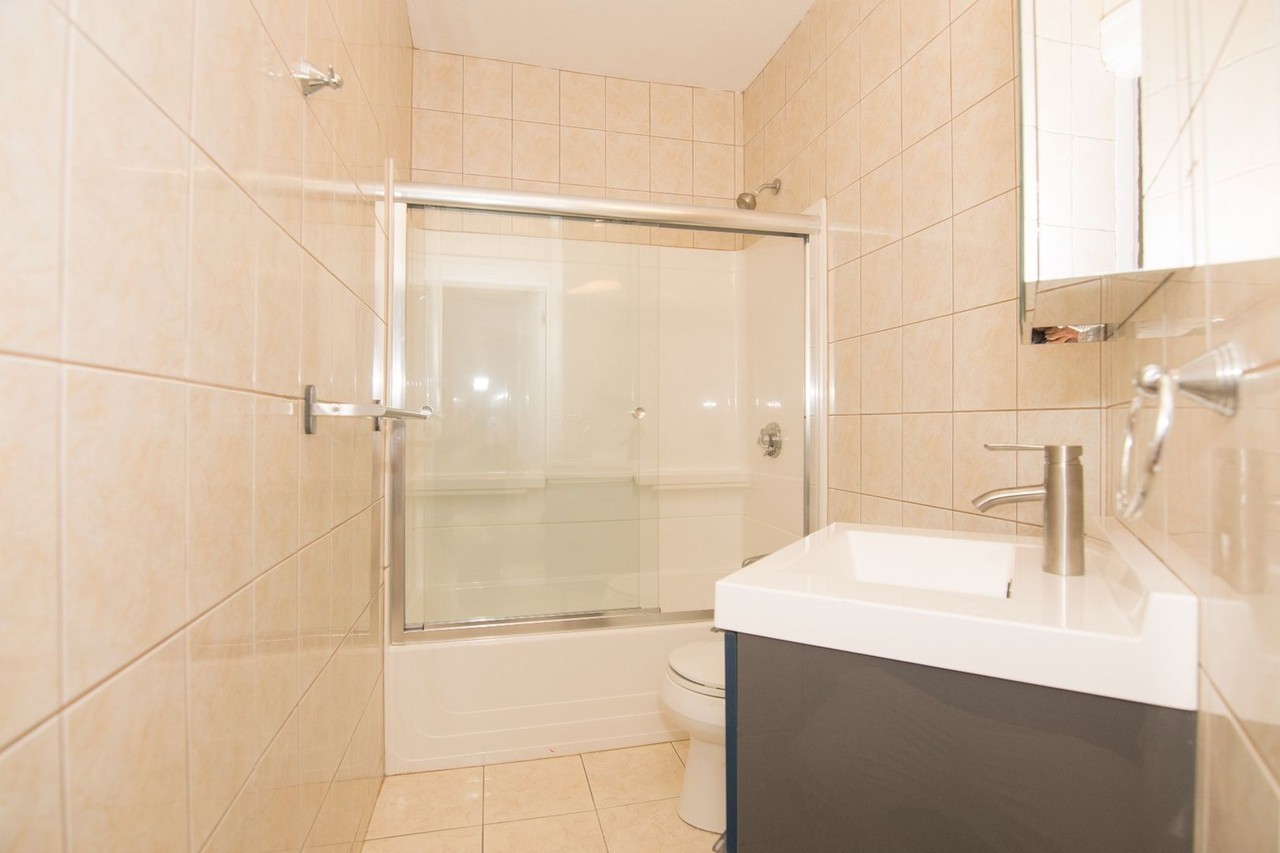 1616 Beacon St #3 - Photo 3 of 20