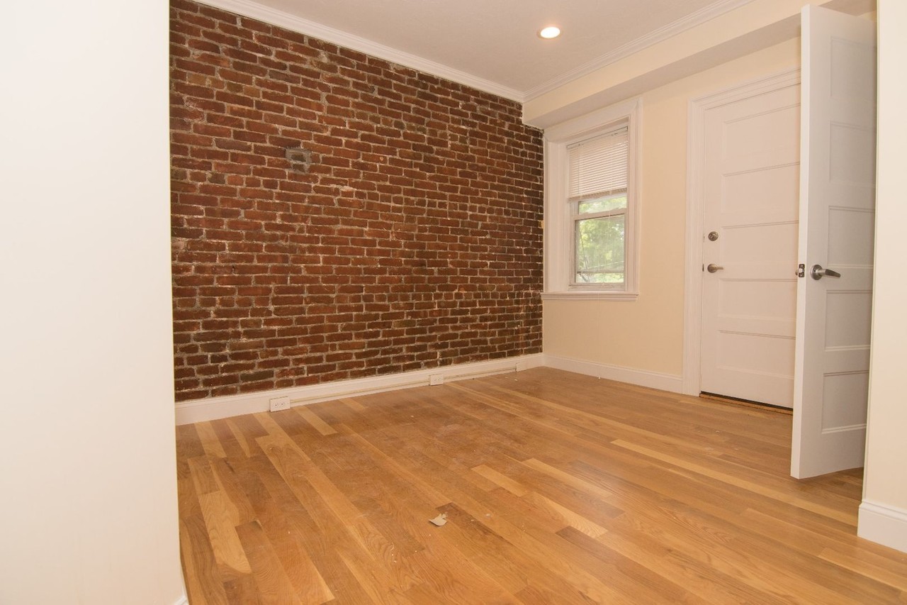 1616 Beacon St #3 - Photo 5 of 20
