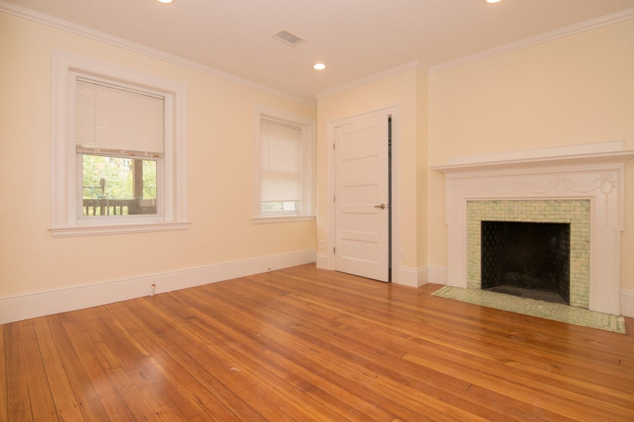 1616 Beacon St #3 - Photo 6 of 20