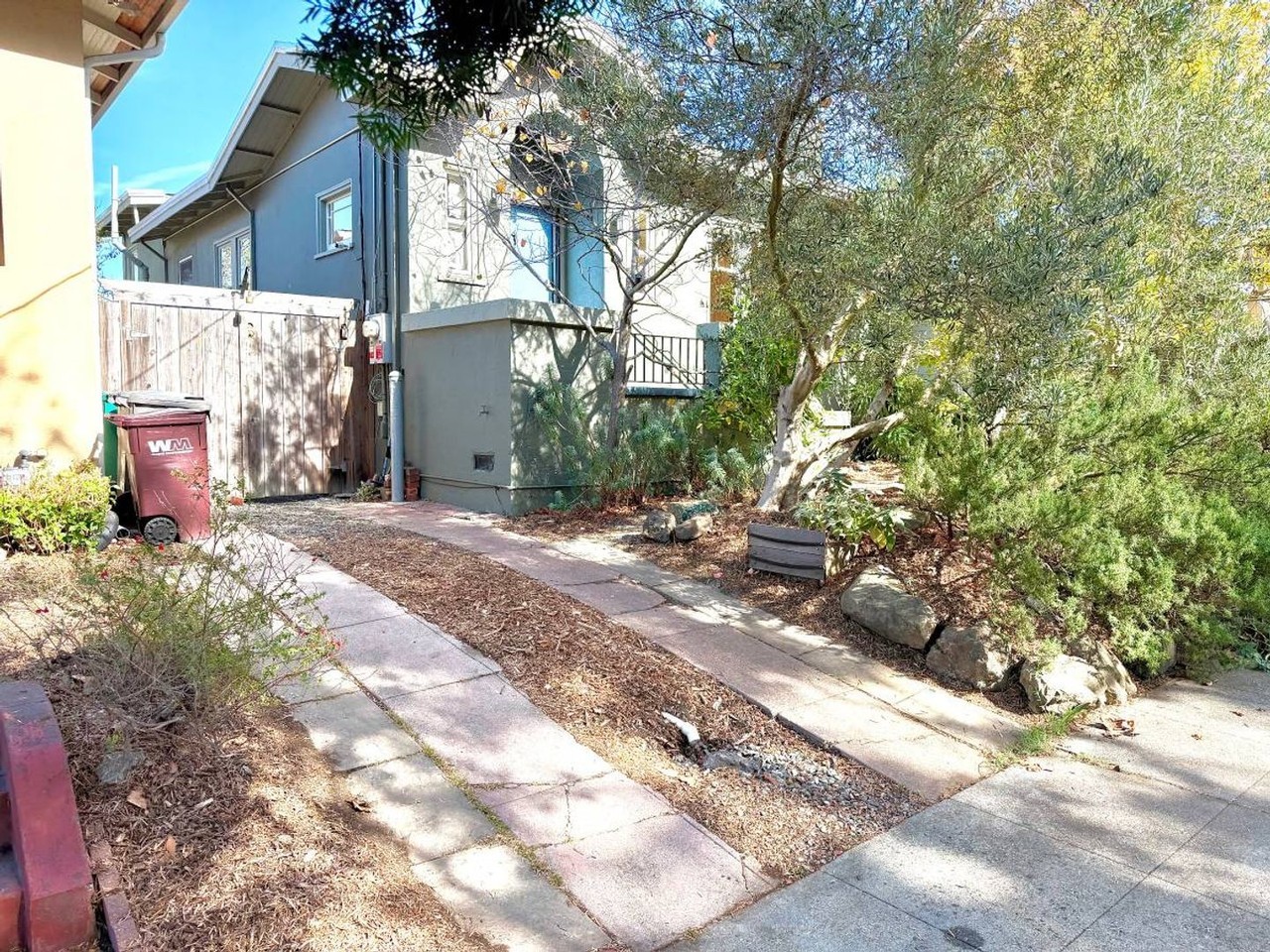 612 Poirier St - Photo 2 of 24